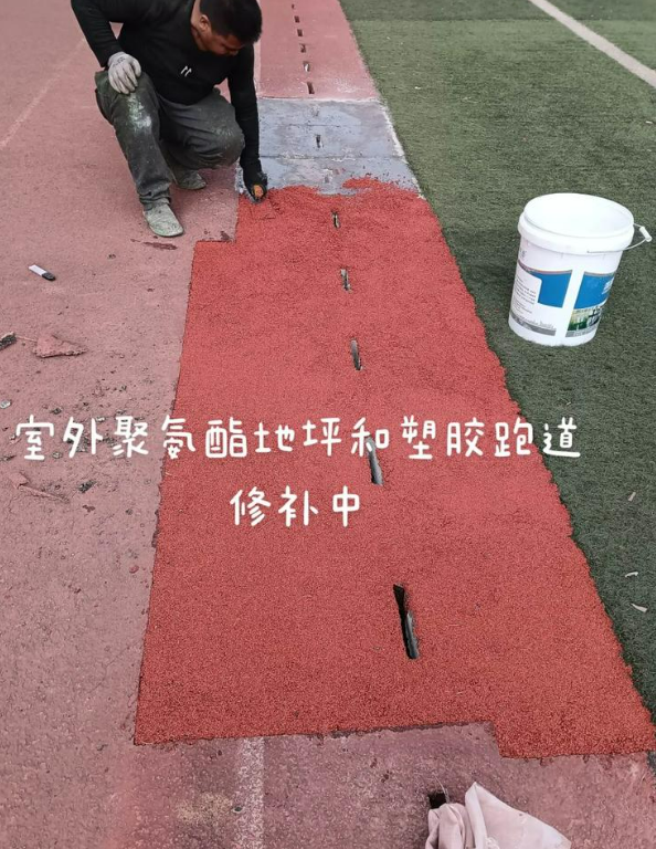 容县球场地面翻新维修，核心是先诊断破损